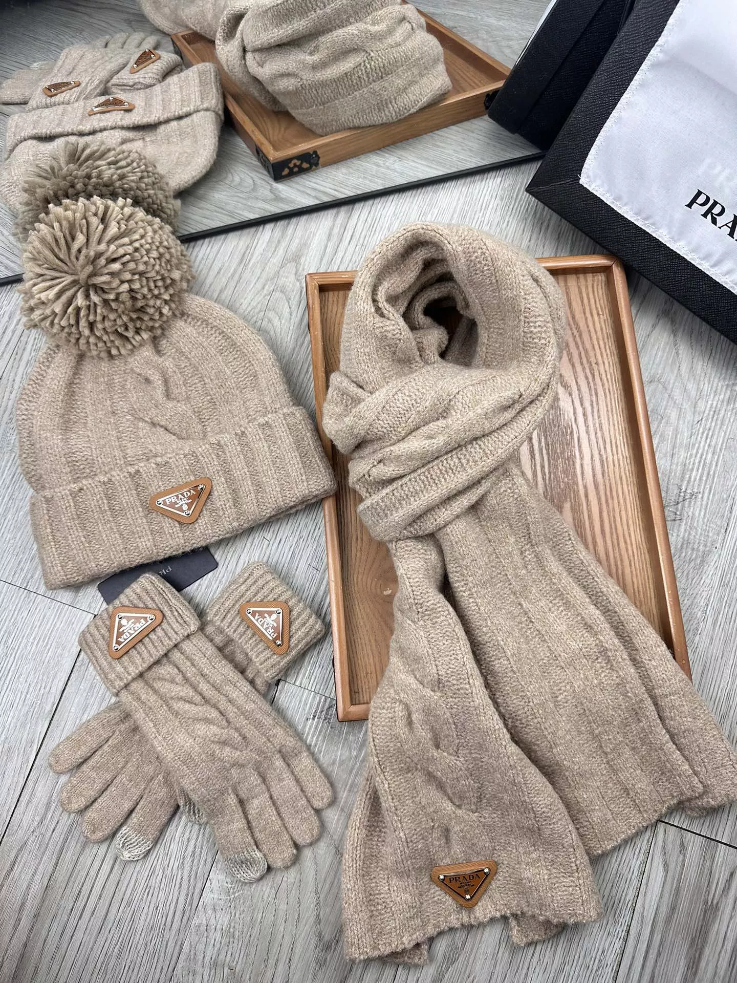 prada hat and echapres and glove set s_127aa461